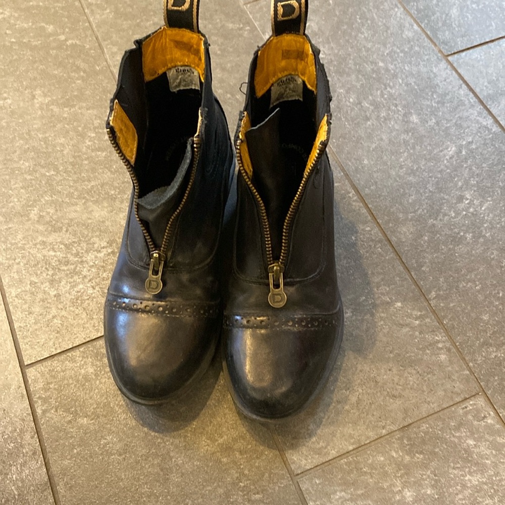 Gently used girls Dublin riding boots